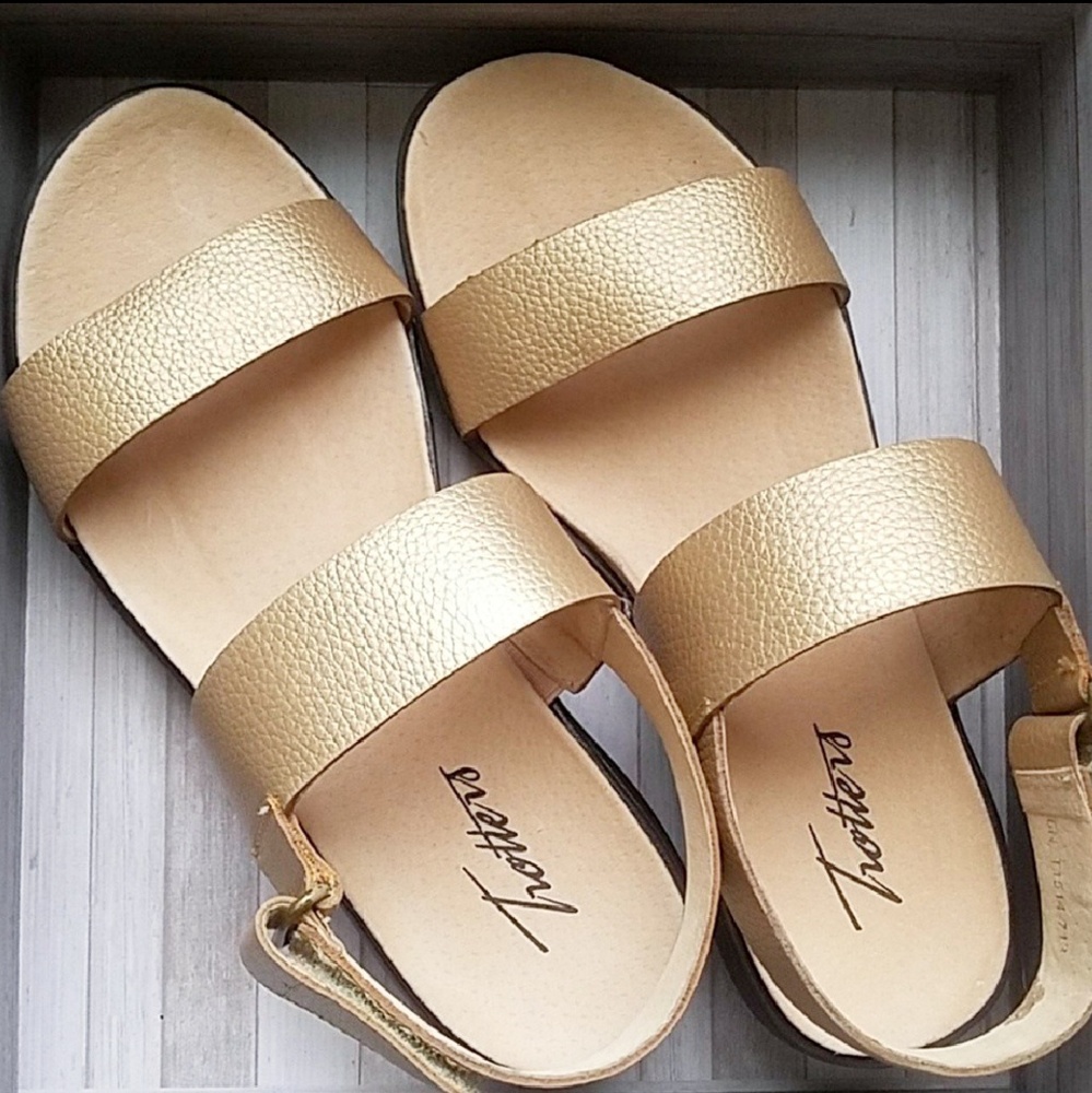 Gold Strappy Sandal Size 6